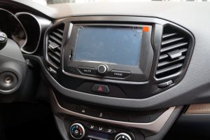 LADA Vesta multimedia systeem, Bluetooth, navigatie, achteruitrijcamera